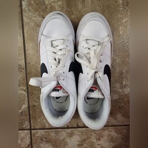 Like New women's size 8 Nike Platform Sneakers
